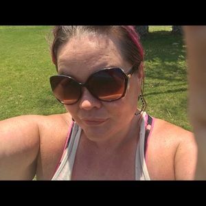 Meet your Posher, Shirley